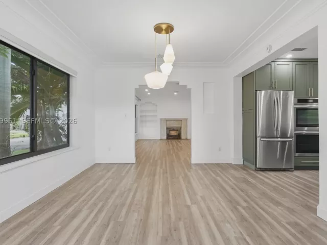 Продажа дома по адресу 110 N 16th Ave - фото 9203055