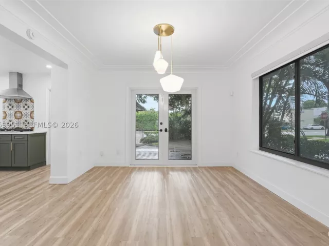 Продажа дома по адресу 110 N 16th Ave - фото 9203057