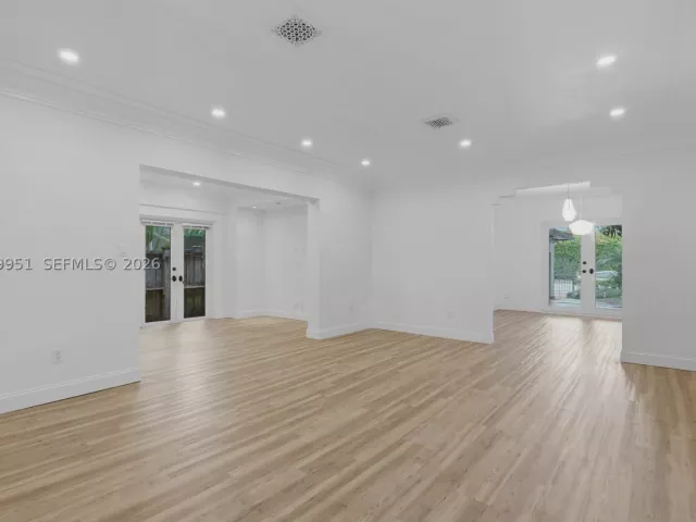 Продажа дома по адресу 110 N 16th Ave - фото 9203059