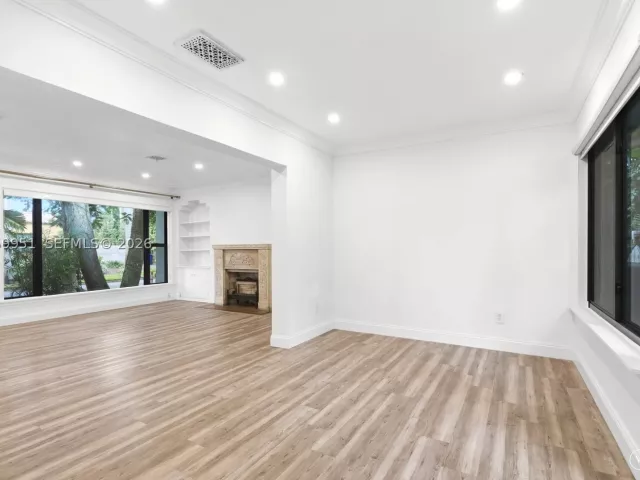 Продажа дома по адресу 110 N 16th Ave - фото 9203063