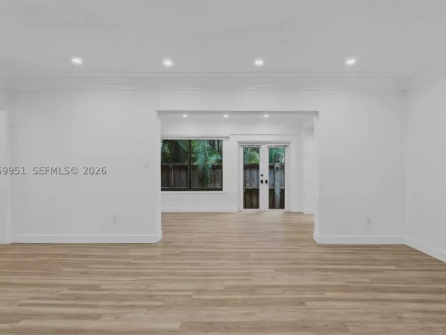 Продажа дома по адресу 110 N 16th Ave - фото 9203064