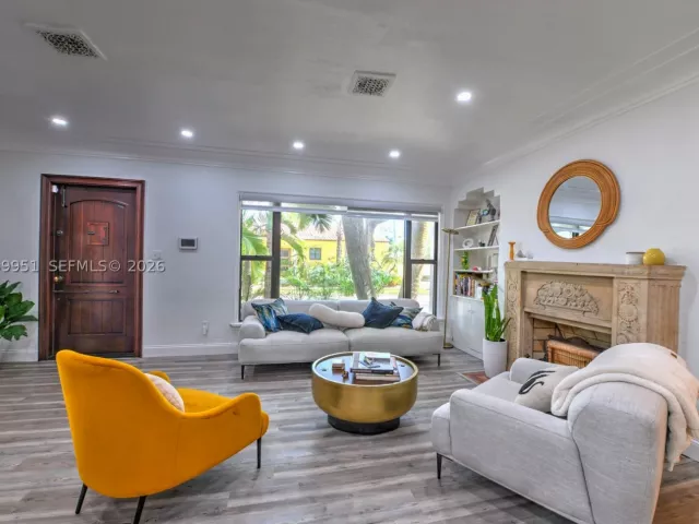 Продажа дома по адресу 110 N 16th Ave - фото 9203068