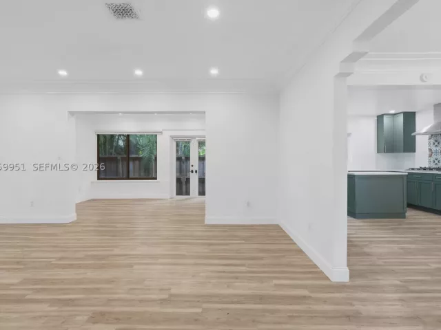 Продажа дома по адресу 110 N 16th Ave - фото 9203071