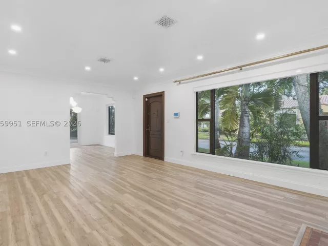 Продажа дома по адресу 110 N 16th Ave - фото 9203075