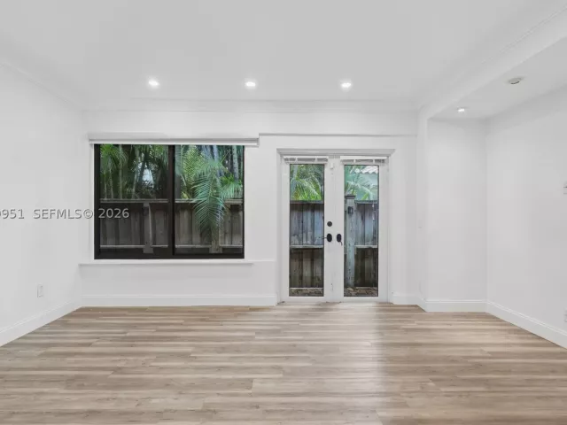 Продажа дома по адресу 110 N 16th Ave - фото 9203076