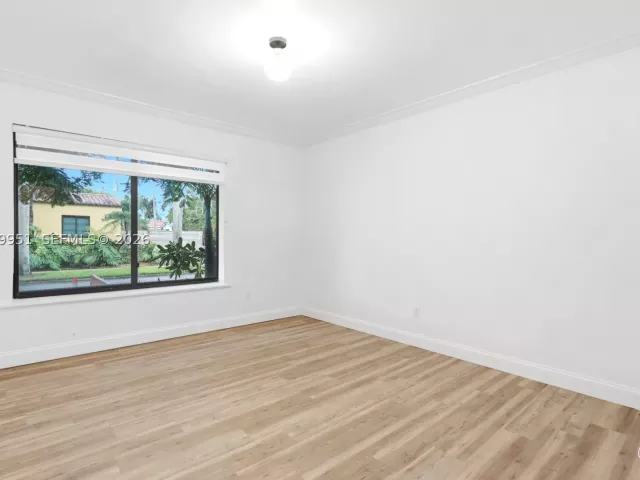 Продажа дома по адресу 110 N 16th Ave - фото 9203085