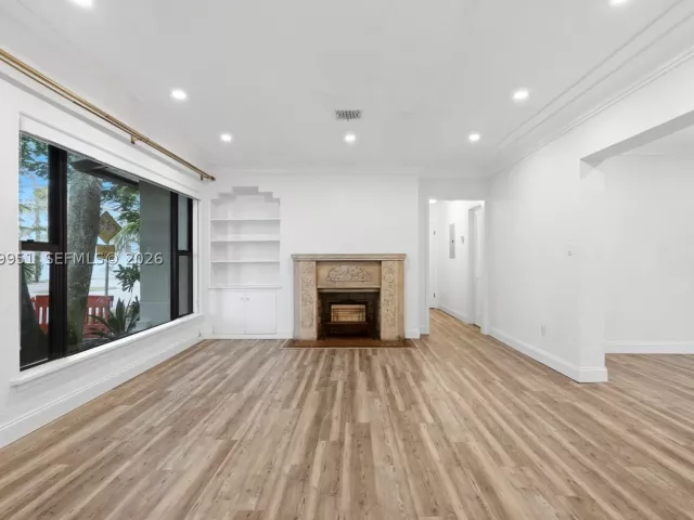 Продажа дома по адресу 110 N 16th Ave - фото 9203124