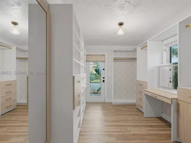 Продажа дома по адресу 110 N 16th Ave - фото 9203125
