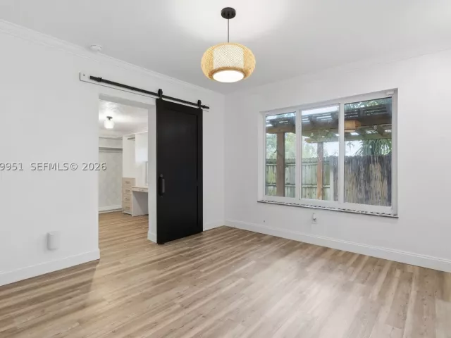 Продажа дома по адресу 110 N 16th Ave - фото 9203127