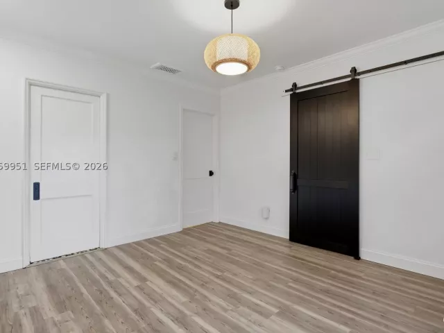 Продажа дома по адресу 110 N 16th Ave - фото 9203129