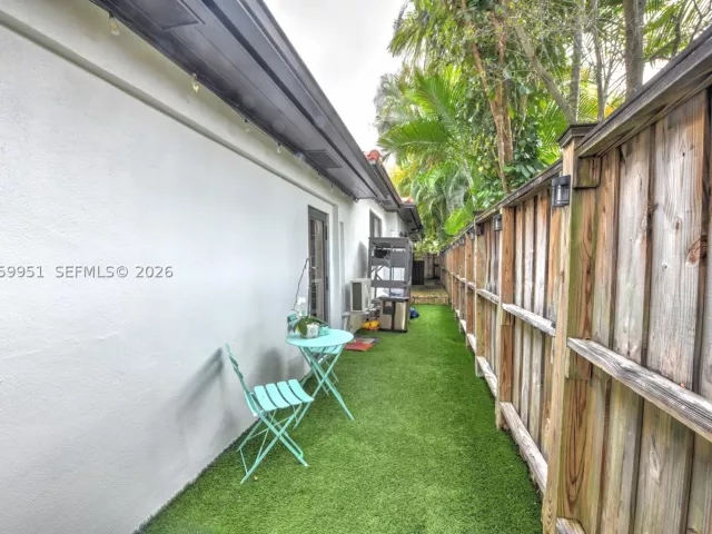 Продажа дома по адресу 110 N 16th Ave - фото 9203140
