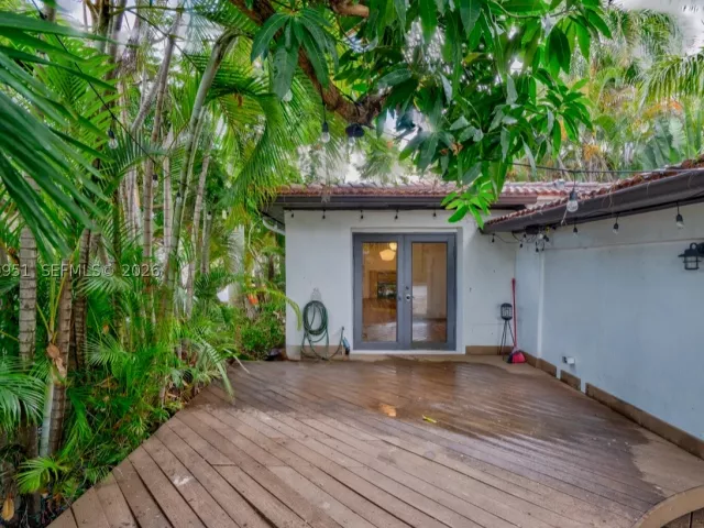 Продажа дома по адресу 110 N 16th Ave - фото 9203151
