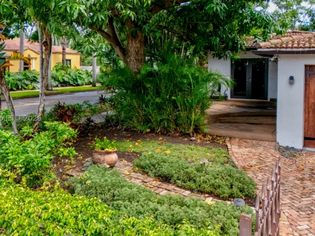 Продажа дома по адресу 110 N 16th Ave - фото 9203155