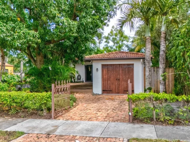 Продажа дома по адресу 110 N 16th Ave - фото 9203157
