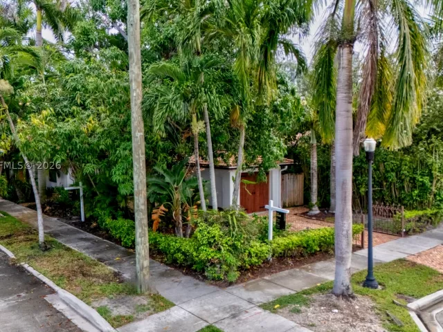 Продажа дома по адресу 110 N 16th Ave - фото 9203166