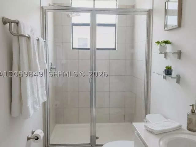 Продажа дома по адресу 1091 NW 33rd Ct - фото 8934821