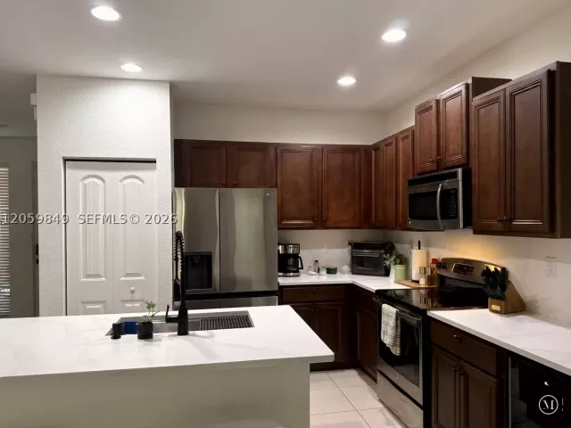 Продажа дома по адресу 1091 NW 33rd Ct - фото 8934815