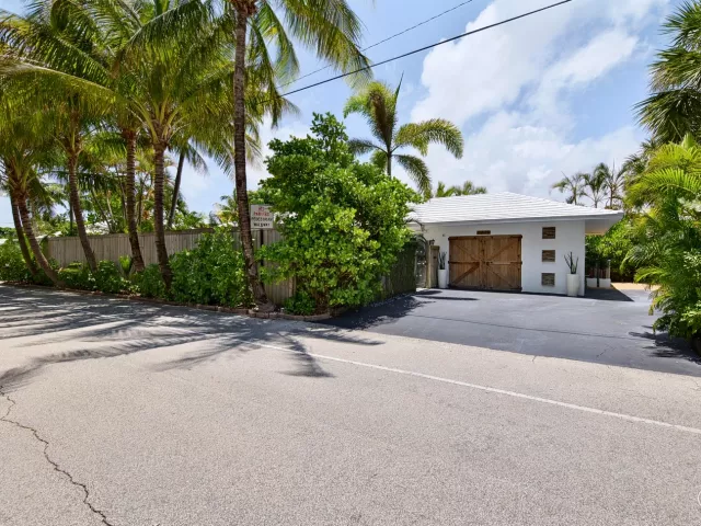 Продажа дома по адресу 1929 S Ocean Drive - фото 8920027