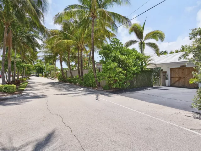 Продажа дома по адресу 1929 S Ocean Drive - фото 8920028