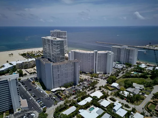 Продажа дома по адресу 1929 S Ocean Drive - фото 8920020