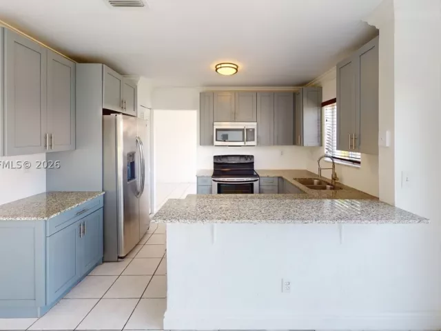 Продажа дома по адресу 17343 SW 142nd Pl - фото 9197327