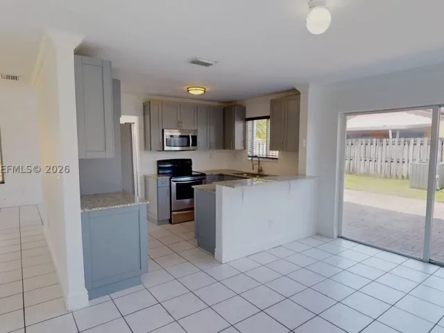 Продажа дома по адресу 17343 SW 142nd Pl - фото 9197329