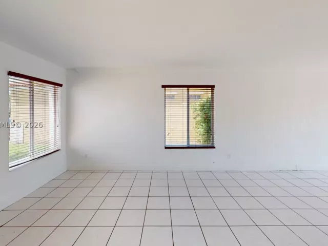 Продажа дома по адресу 17343 SW 142nd Pl - фото 9197330
