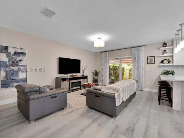 Продажа дома по адресу 16292 SW 57th Ln - фото 8924771