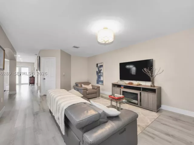 Продажа дома по адресу 16292 SW 57th Ln - фото 8924773