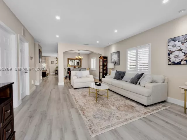 Продажа дома по адресу 16292 SW 57th Ln - фото 8924765