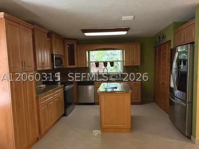 Продажа дома по адресу 10960 SW 25th St - фото 8924824