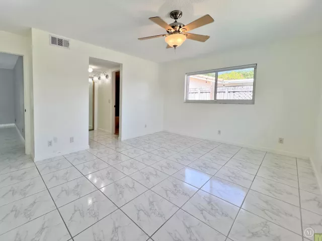 Продажа дома по адресу 3318 NW 68TH Court - фото 9357824