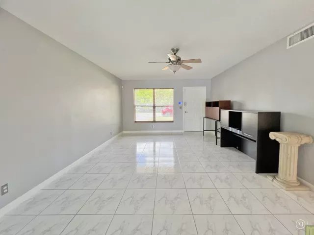 Продажа дома по адресу 3318 NW 68TH Court - фото 9357817