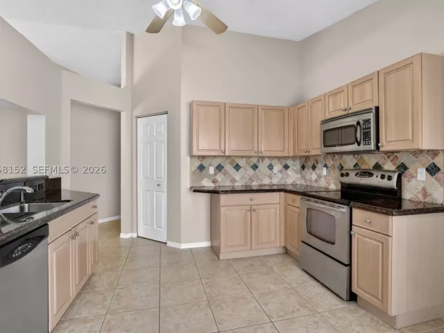 Продажа дома по адресу 16249 NW 24th St - фото 9086993