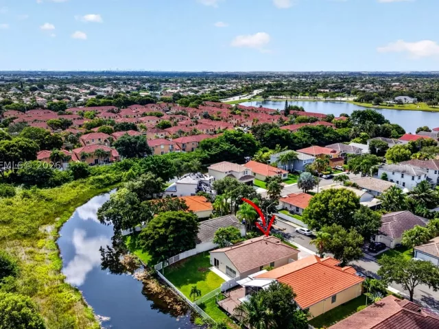 Продажа дома по адресу 16249 NW 24th St - фото 9087040