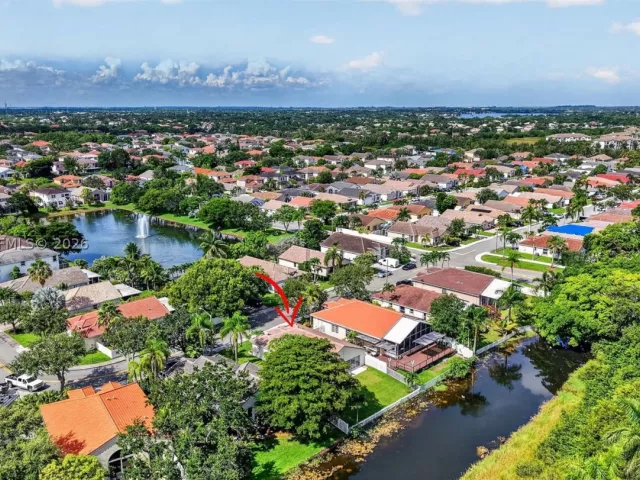 Продажа дома по адресу 16249 NW 24th St - фото 9087043