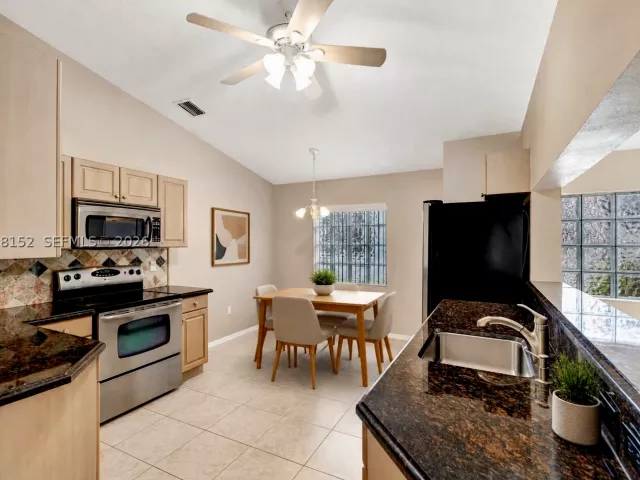 Продажа дома по адресу 16249 NW 24th St - фото 9086982