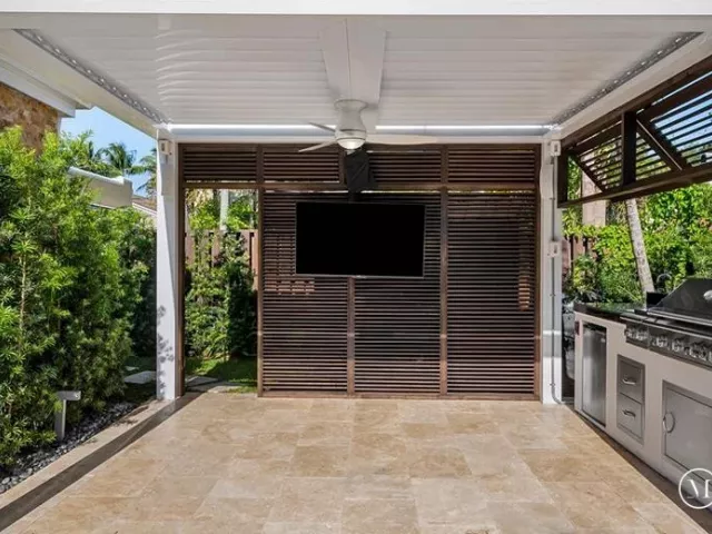 Дом в аренду по адресу 916 SE 5TH Court - фото 8922073