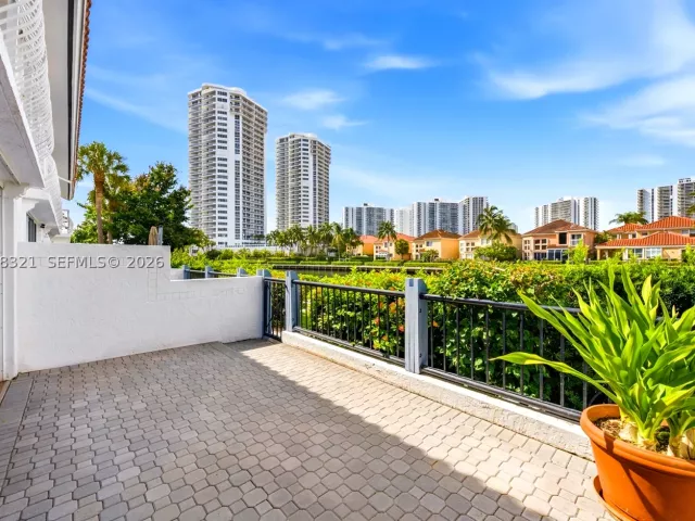 Продажа дома по адресу 3748 NE 209th Ter - фото 8934763