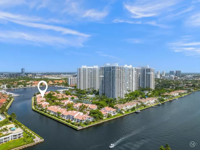 Продажа дома по адресу 3748 NE 209th Ter - фото 8934753