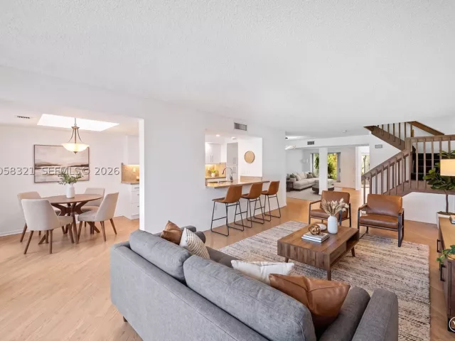 Продажа дома по адресу 3748 NE 209th Ter - фото 8934758