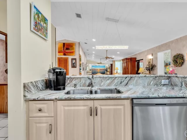 Продажа дома по адресу 5572 Sugar Mill Court - фото 9381307