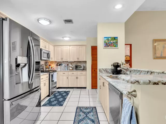 Продажа дома по адресу 5572 Sugar Mill Court - фото 9381309