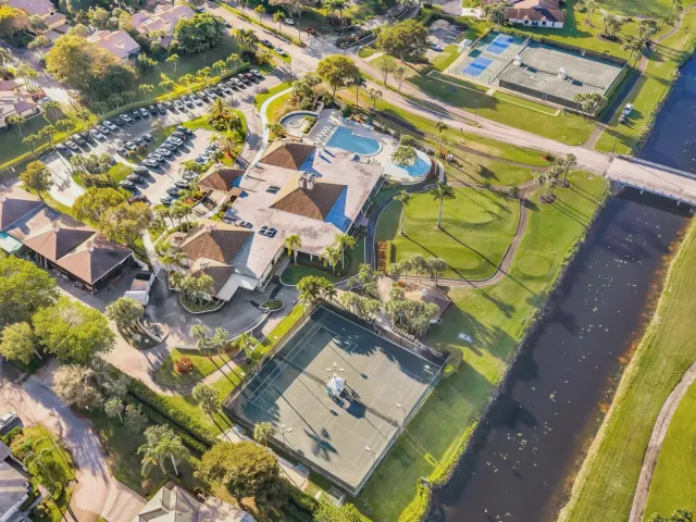 Продажа дома по адресу 5572 Sugar Mill Court - фото 9381359