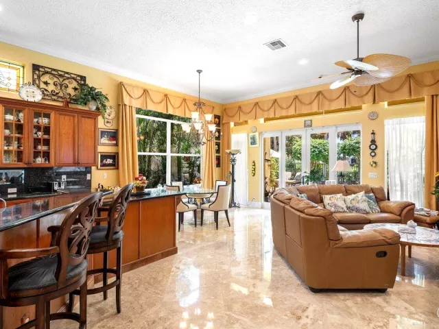 Продажа дома по адресу 15968 Double Eagle Trail - фото 9354159