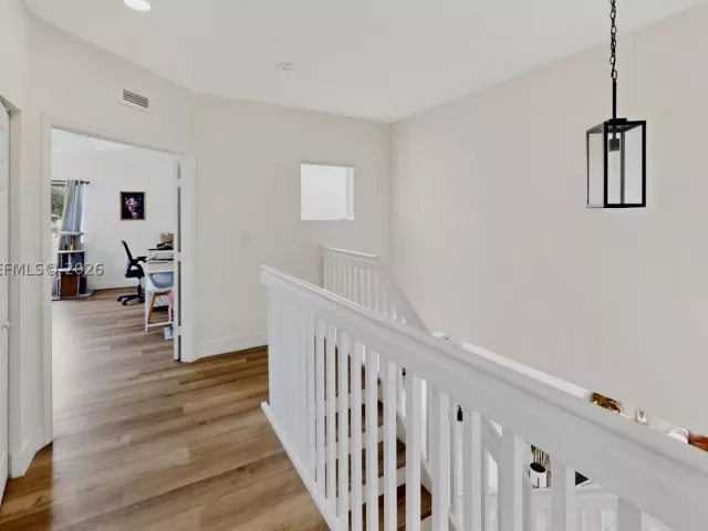 Продажа дома по адресу 2002 NE 39th Ter - фото 9002737