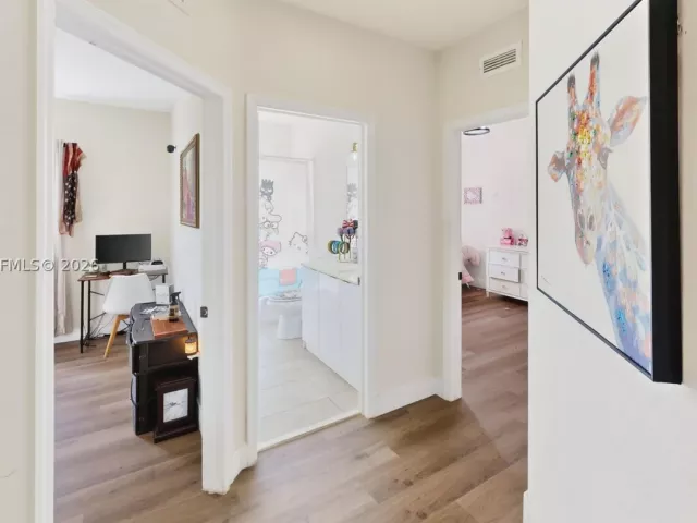 Продажа дома по адресу 2002 NE 39th Ter - фото 9002757