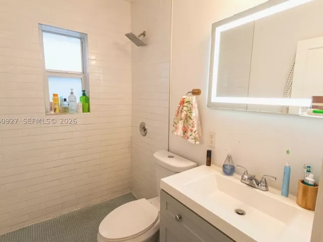 Продажа дома по адресу 180 NW 67th St - фото 8947473