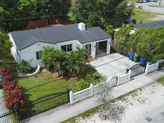 Продажа дома по адресу 180 NW 67th St - фото 8947460