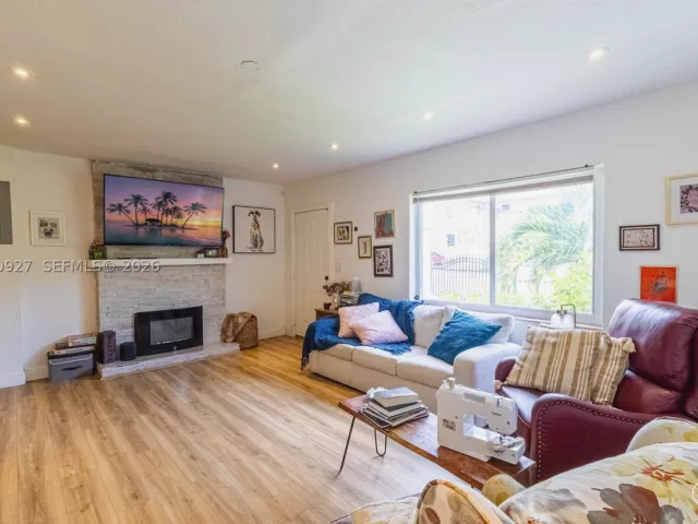 Продажа дома по адресу 180 NW 67th St - фото 8947464